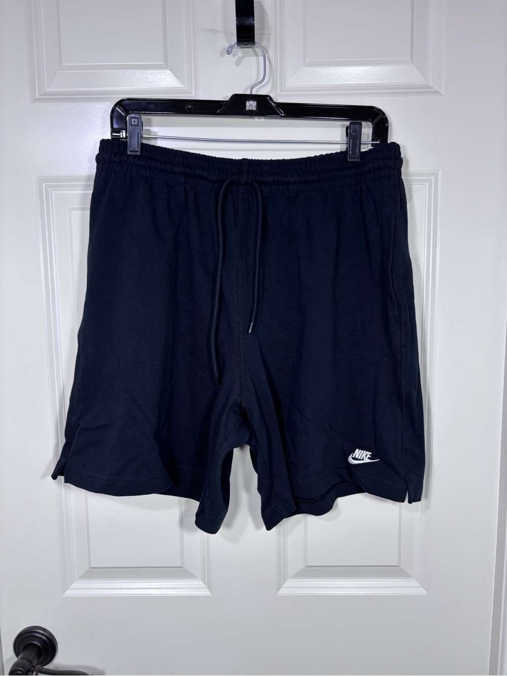 NWT Nike Standard Fit Mid Thigh Length Athletic Shorts Men’s M Black